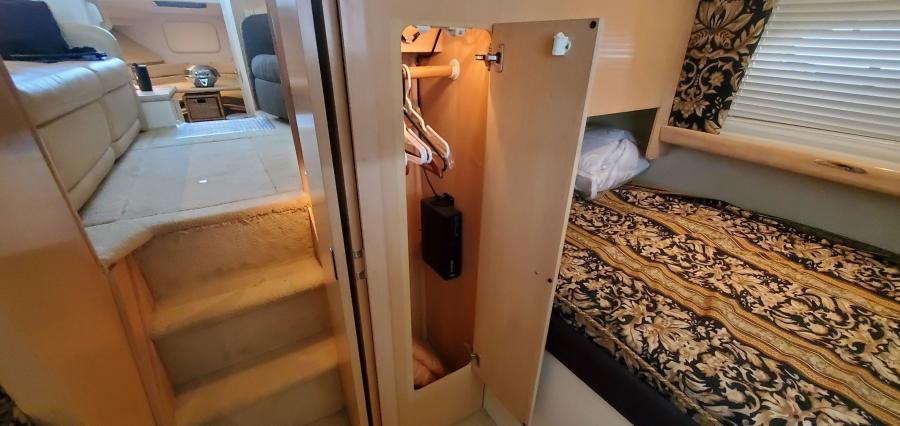 Carver 326 Aft Cabin Stateroom