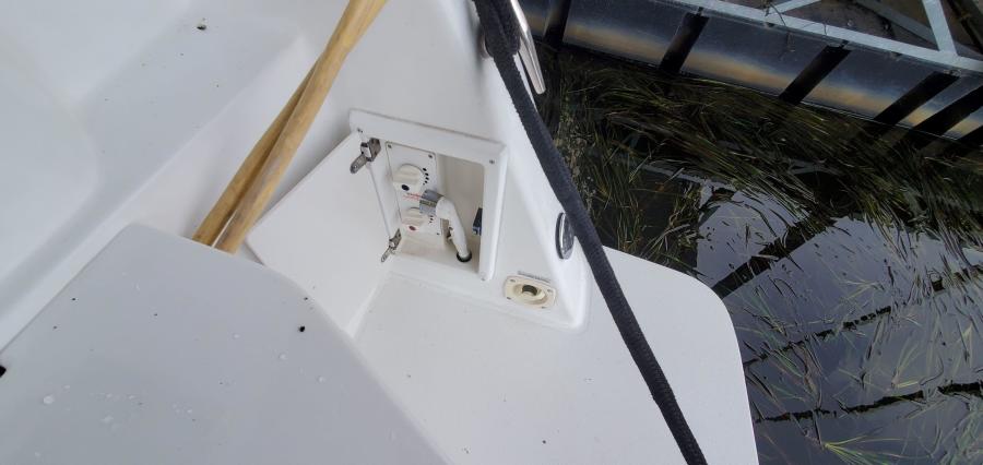 Carver 326 Aft Cabin Freshwater Washdown