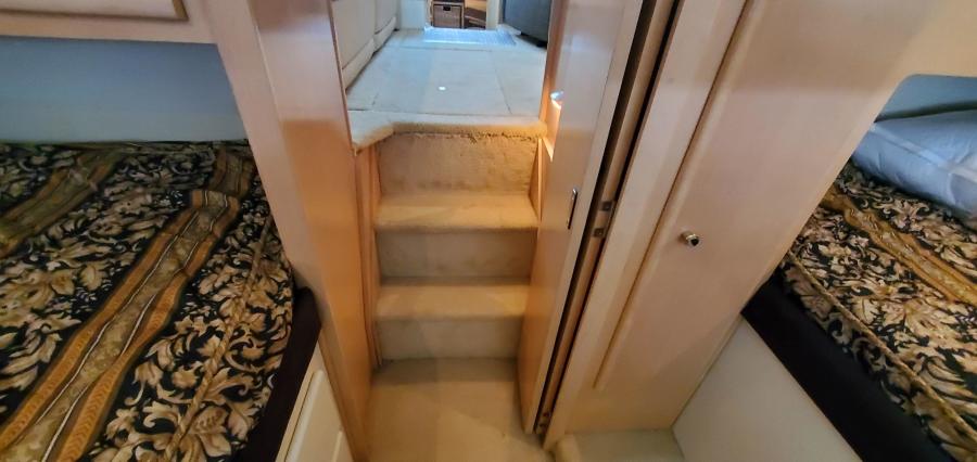 Carver 326 Aft Cabin Stateroom