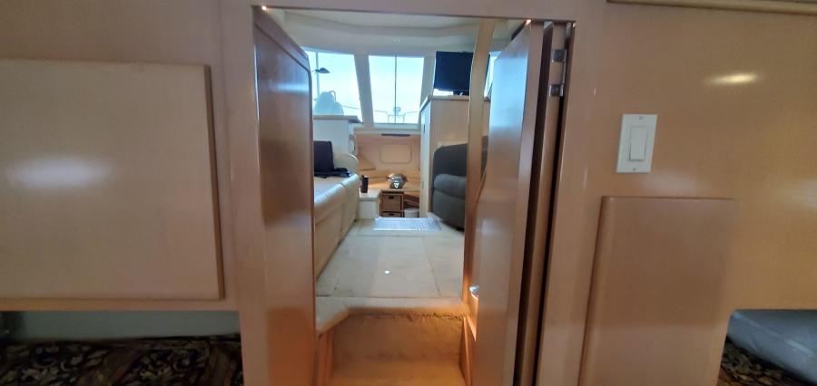 Carver 326 Aft Cabin Stateroom