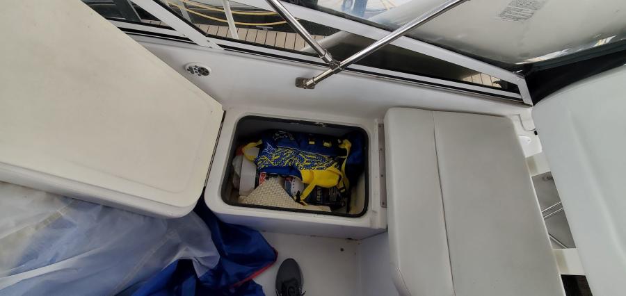 Carver 326 Aft Cabin Bridge