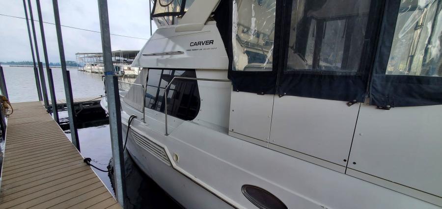 Carver 326 Aft Cabin Deck