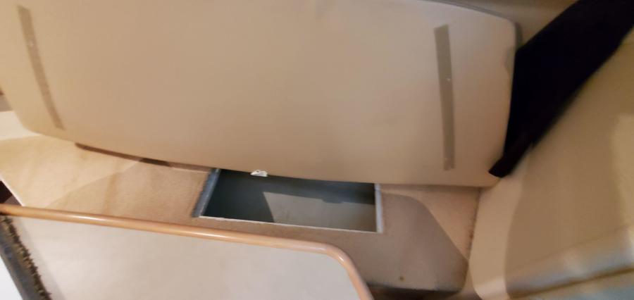 Carver 326 Aft Cabin V-Berth