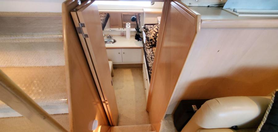 Carver 326 Aft Cabin Stateroom