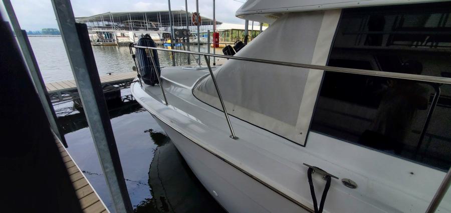 Carver 326 Aft Cabin Decck