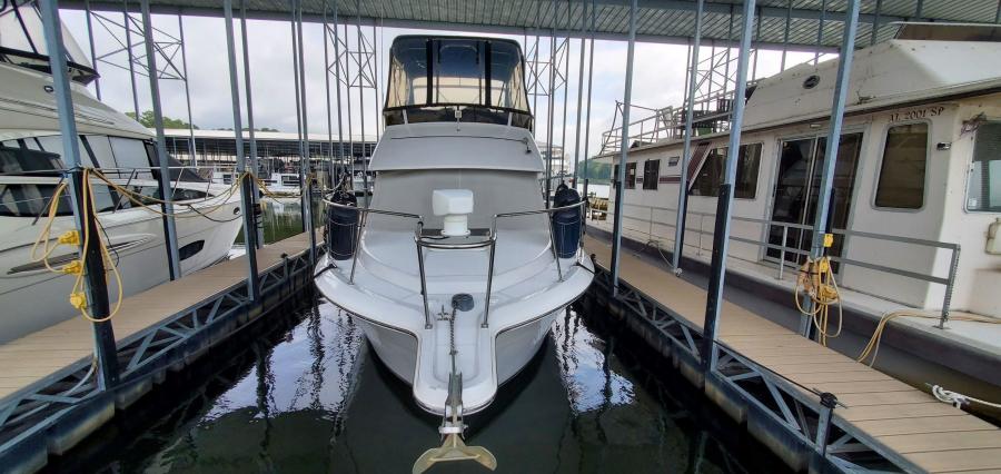 Carver 326 Aft Cabin Bow