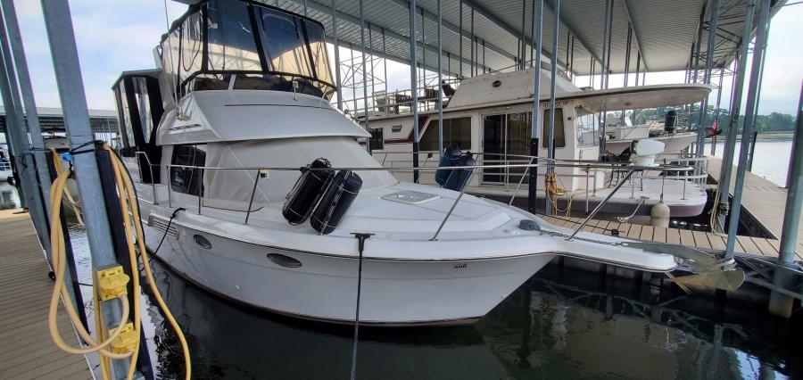Carver 326 Aft Cabin