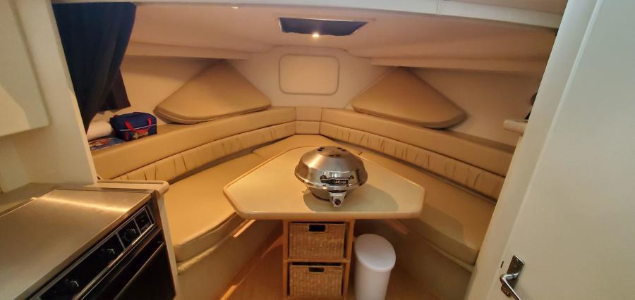 Carver 326 Aft Cabin Dinnette