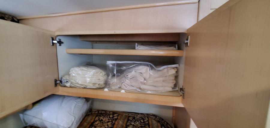 Carver 326 Aft Cabin Stateroom