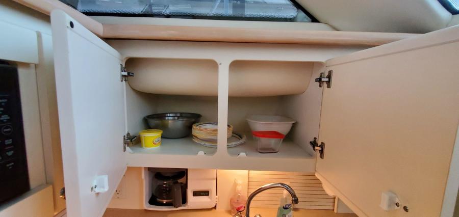 Carver 326 Aft Cabin Galley
