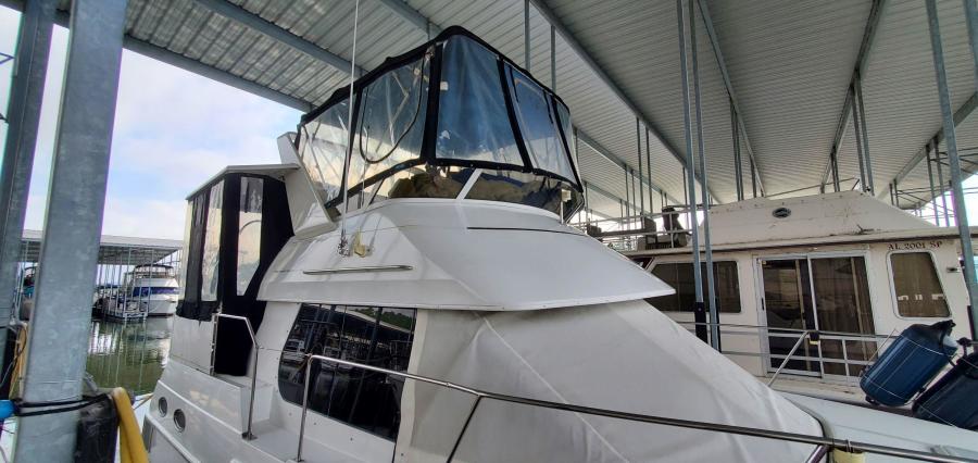 Carver 326 Aft Cabin Bridge