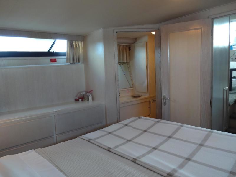 1990 Hatteras Double Cabin