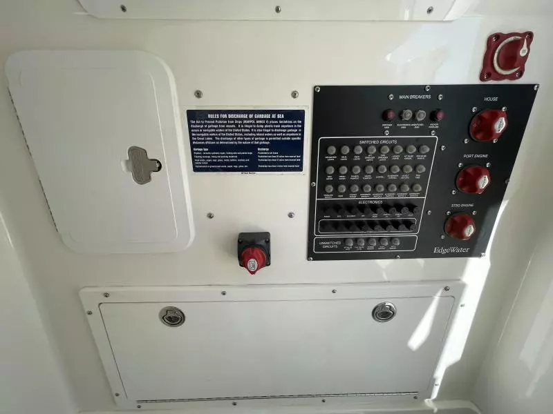 2006 Edgewater 318 CC