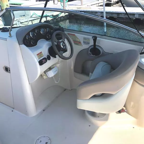 2003 Sea Ray 220 Sundeck