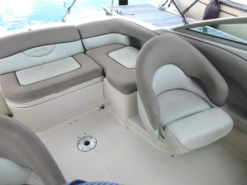 2003 Sea Ray 220 Sundeck