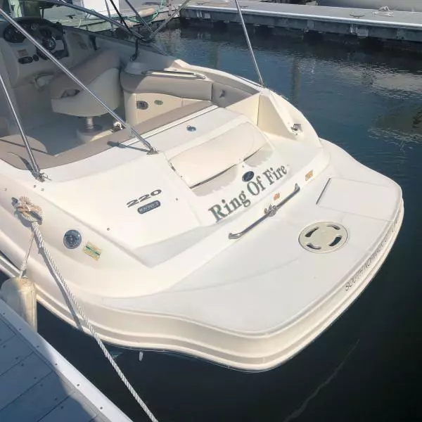 2003 Sea Ray 220 Sundeck