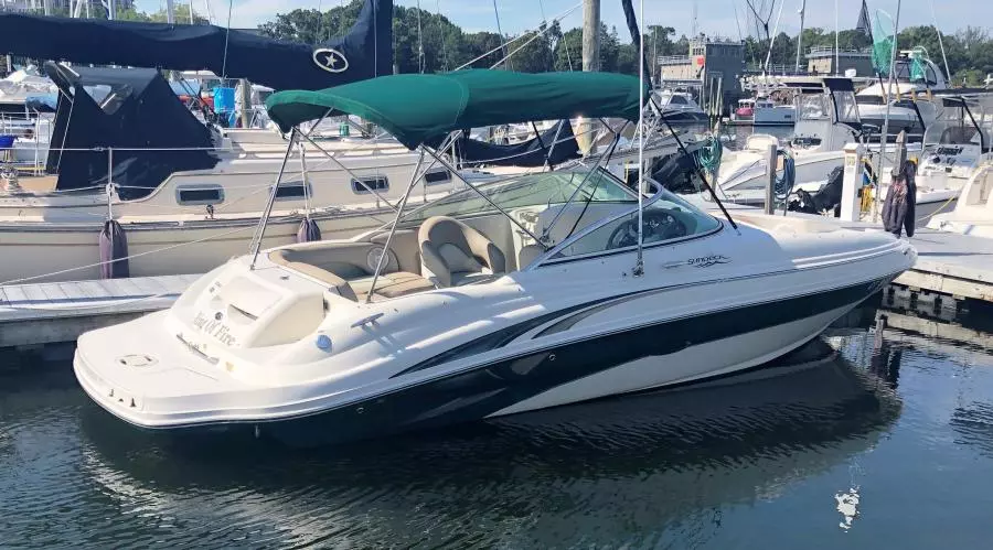 2003 Sea Ray 220 Sundeck