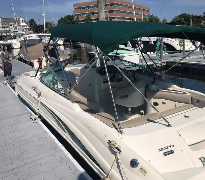2003 Sea Ray 220 Sundeck