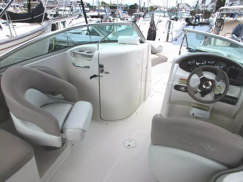 2003 Sea Ray 220 Sundeck
