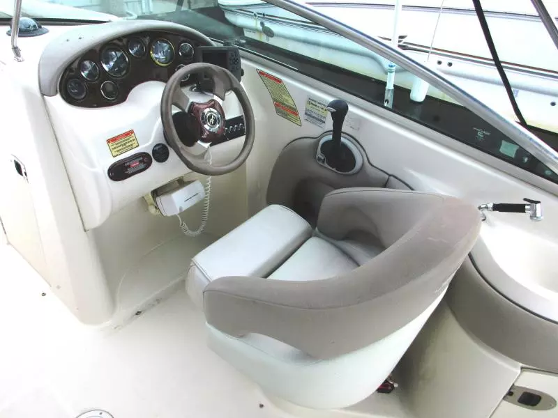 2003 Sea Ray 220 Sundeck