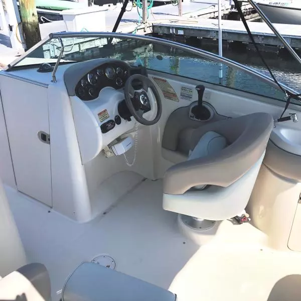 2003 Sea Ray 220 Sundeck