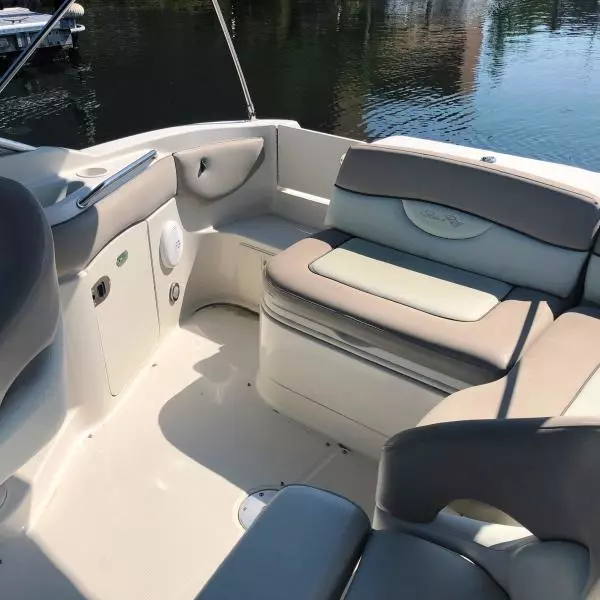 2003 Sea Ray 220 Sundeck