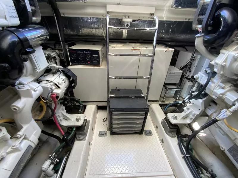 2000 Tiara Yachts 5200 Express