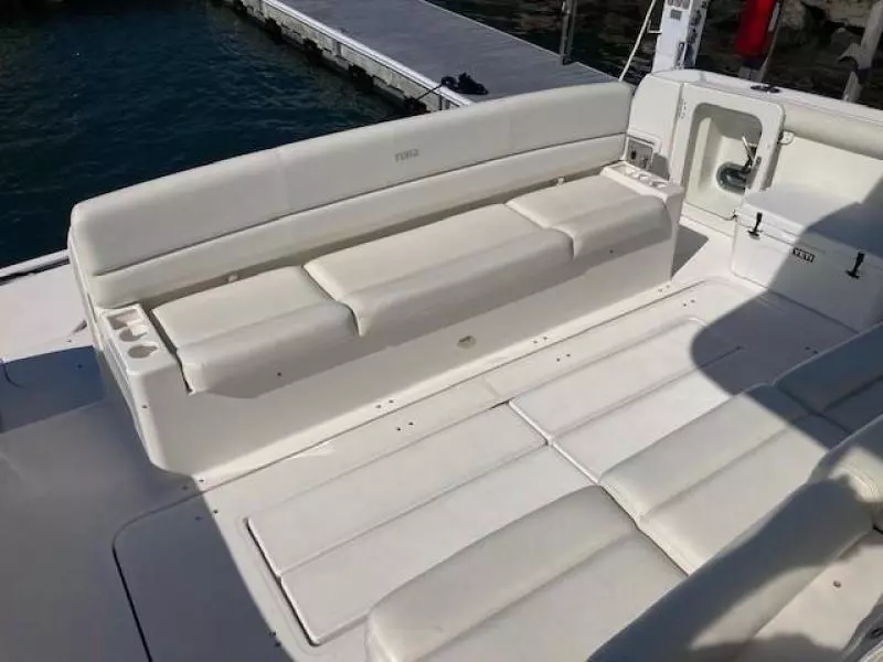 2000 Tiara Yachts 5200 Express