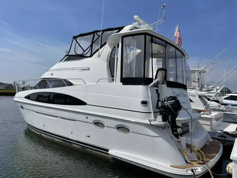 2001 Carver 396 Motor Yacht 