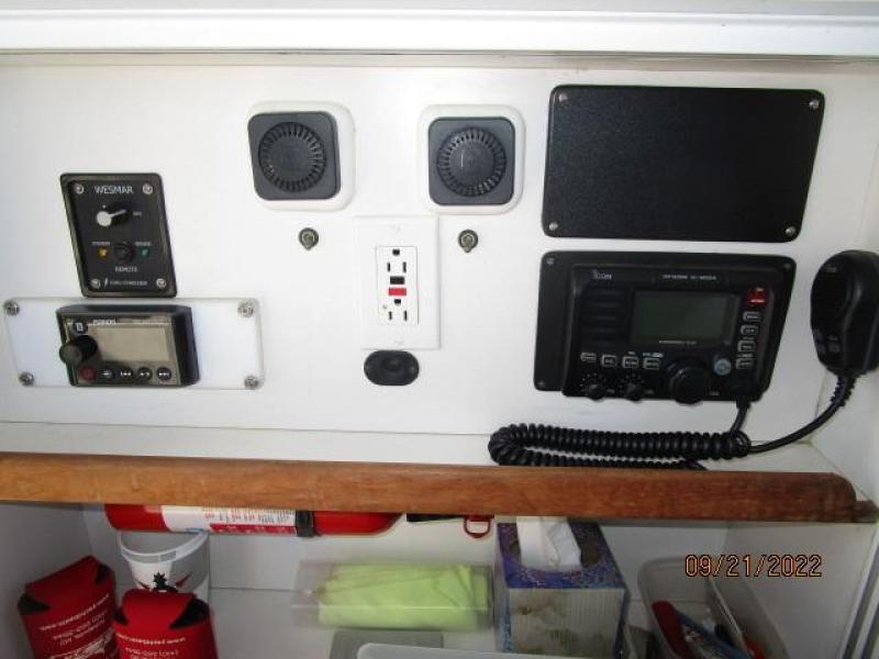 49' Grand Banks flybridge electronics