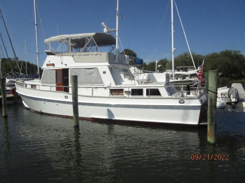 49' Grand Banks port aft profile2