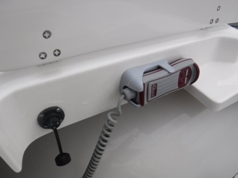 2016 Boston Whaler 270 Dauntless