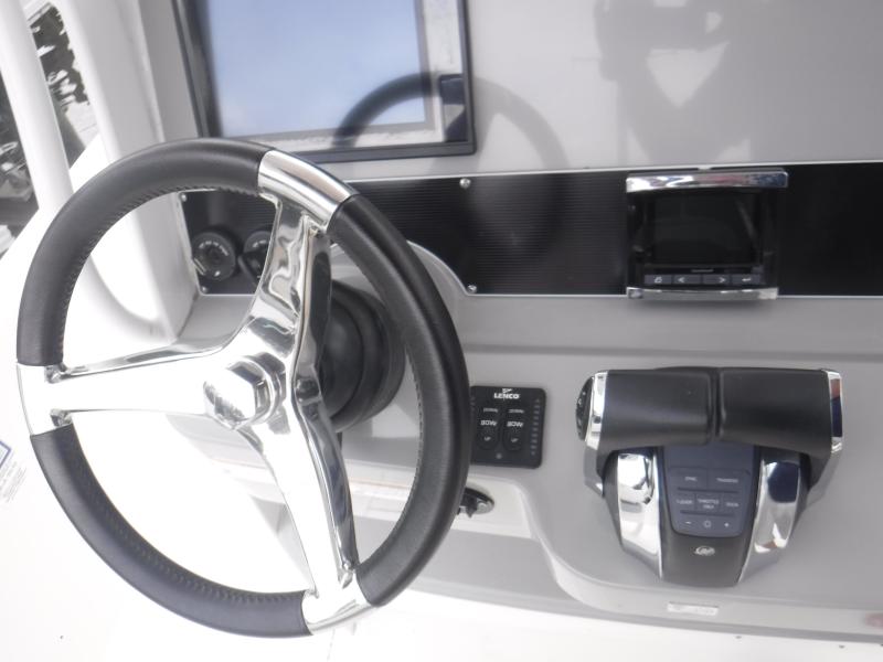 2016 Boston Whaler 270 Dauntless