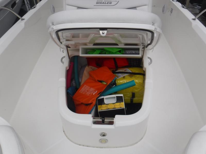 2016 Boston Whaler 270 Dauntless