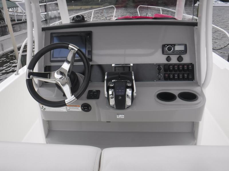 2016 Boston Whaler 270 Dauntless