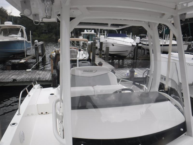 2016 Boston Whaler 270 Dauntless