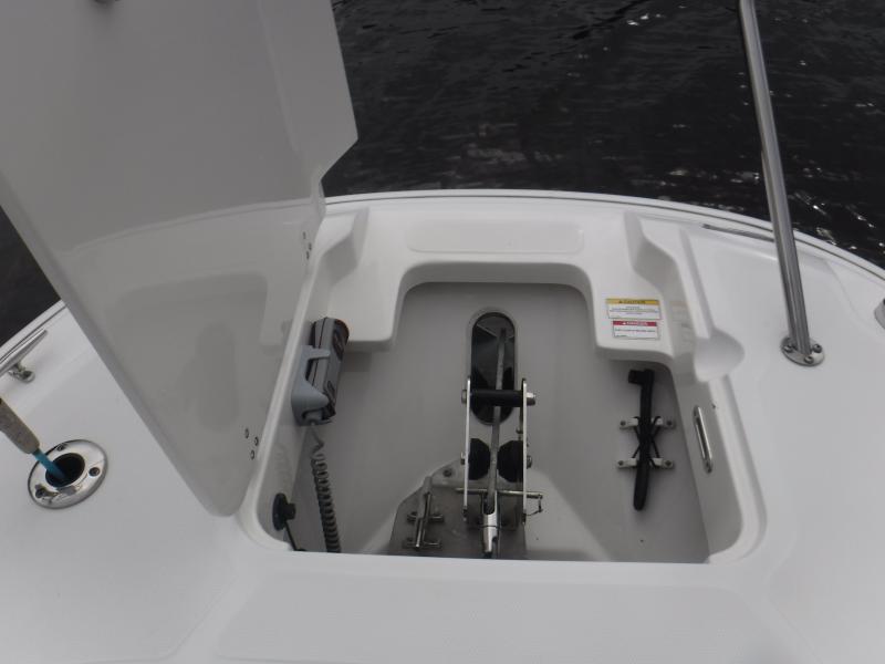 2016 Boston Whaler 270 Dauntless