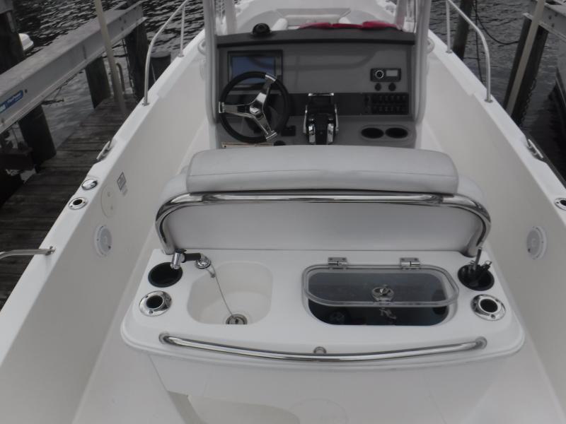 2016 Boston Whaler 270 Dauntless