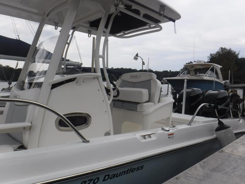 2016 Boston Whaler 270 Dauntless