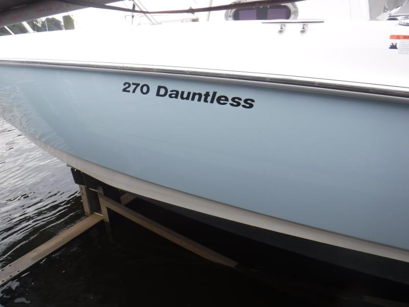 2016 Boston Whaler 270 Dauntless