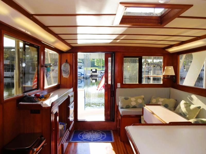 1981 Sea Ranger Raised Pilot House Europa Sedan
