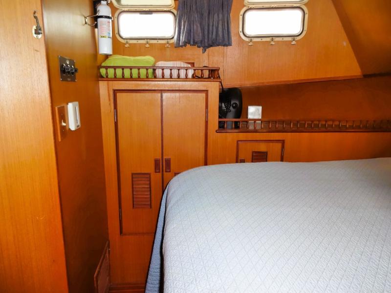 1981 Sea Ranger Raised Pilot House Europa Sedan