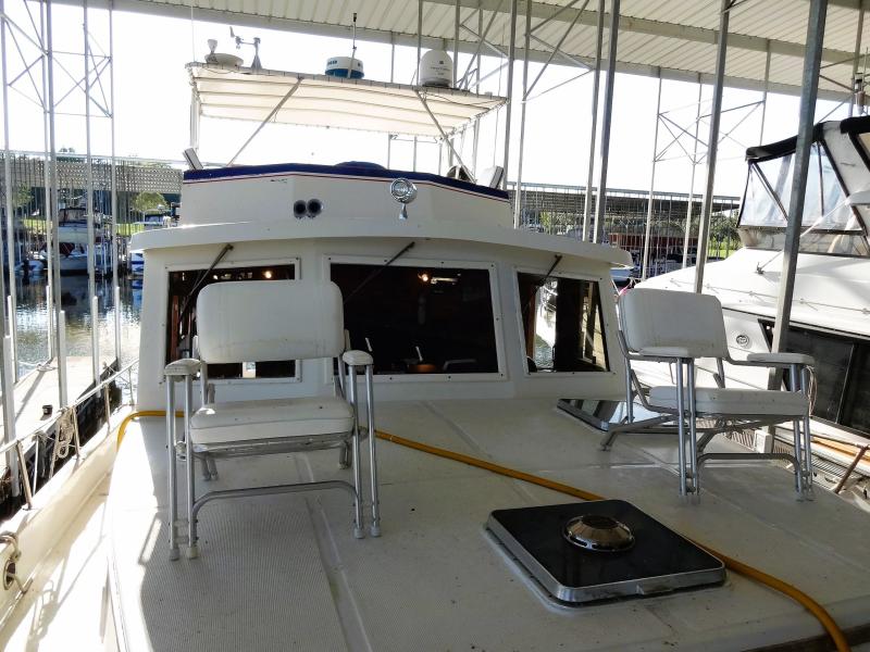 1981 Sea Ranger Raised Pilot House Europa Sedan
