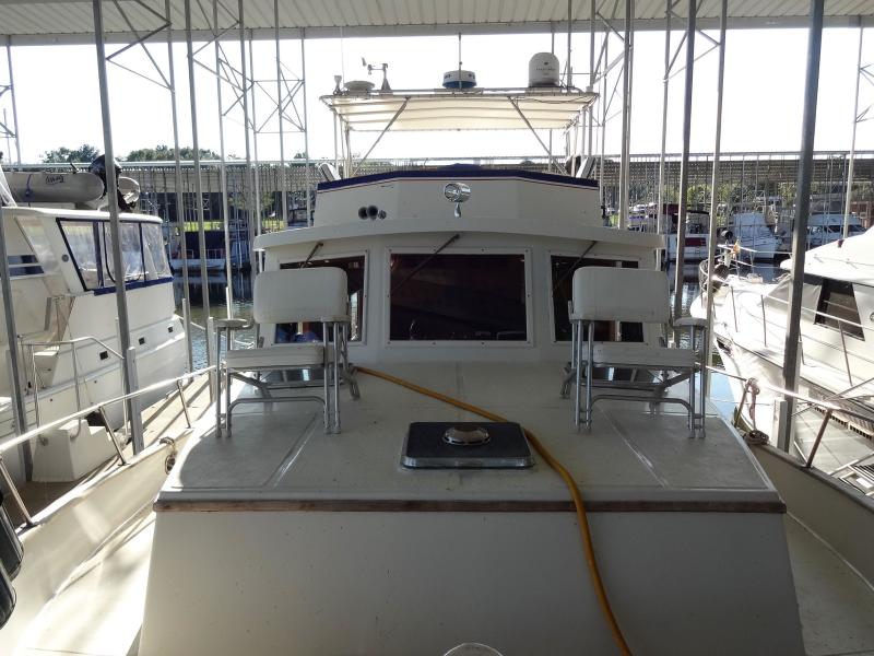 1981 Sea Ranger Raised Pilot House Europa Sedan