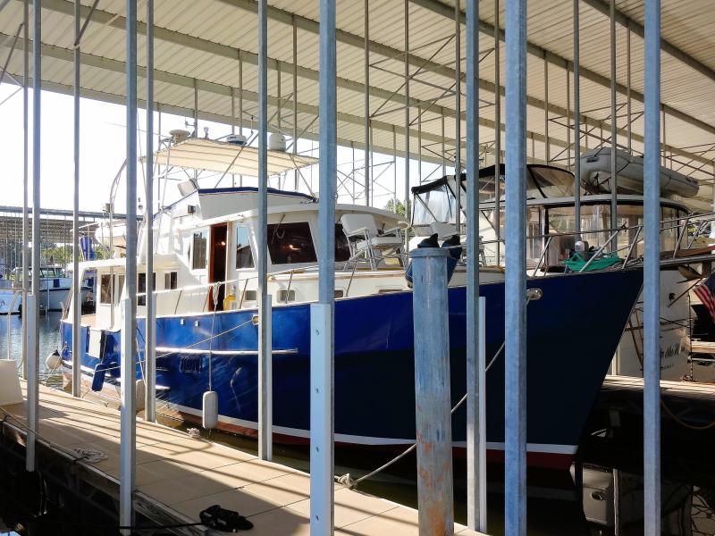 1981 Sea Ranger Raised Pilot House Europa Sedan
