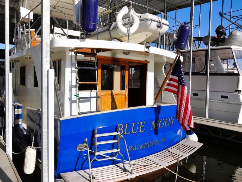 1981 Sea Ranger Raised Pilot House Europa Sedan