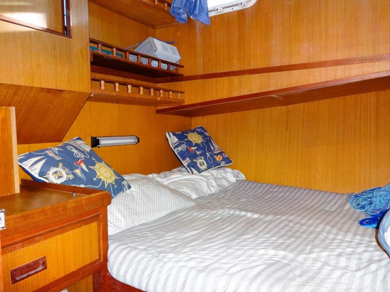 1981 Sea Ranger Raised Pilot House Europa Sedan