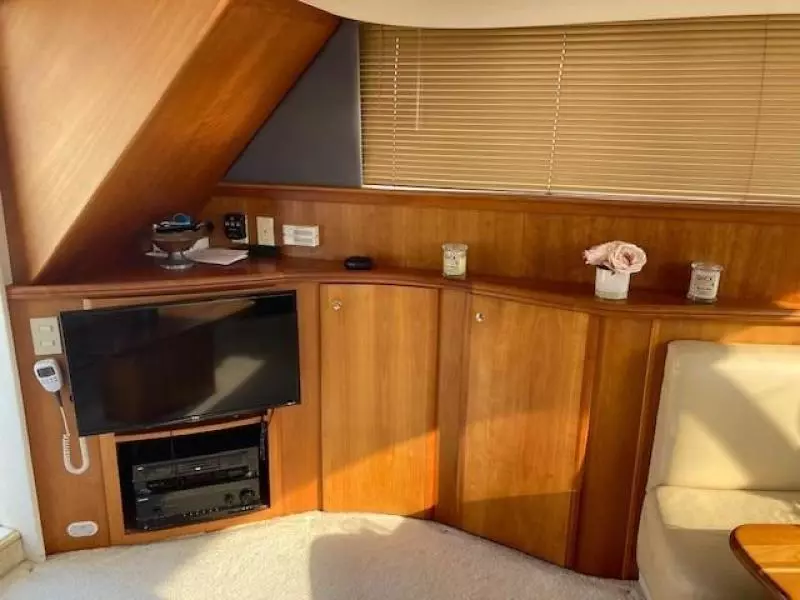 salon port aft