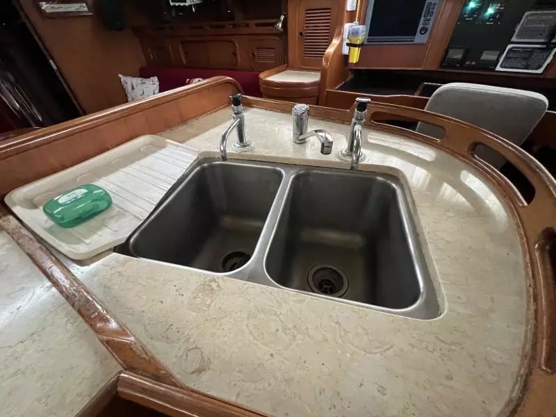 1989 Hans Christian Christian 48