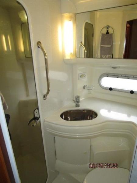 44' Sealine master stateroom head